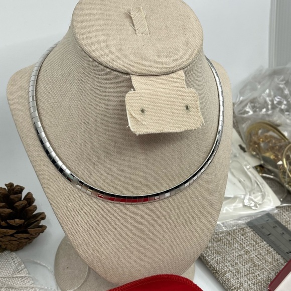 Vintage Kenneth Jay Lane Rhodium-Plated Omega Necklace with Original Box & Pouch - Picture 6 of 17